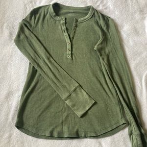 4 medium aerie henleys